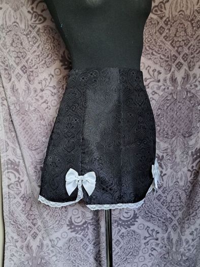 Black skirt