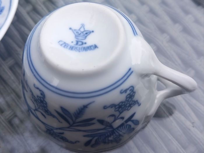 4 antique cups and saucers. 2 Bavarian, 2 Czech, no damage, bought in Vienna. D18