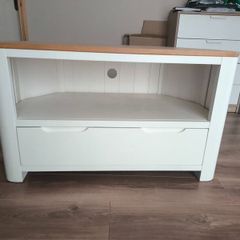 Corner TV Unit