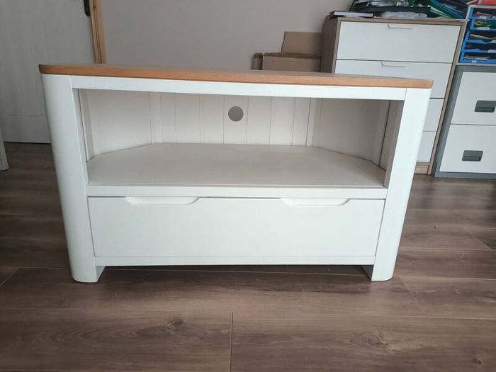 Corner TV Unit