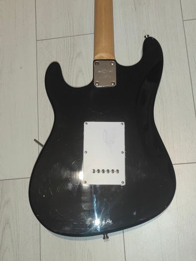Electric guitar with amp and gigbag