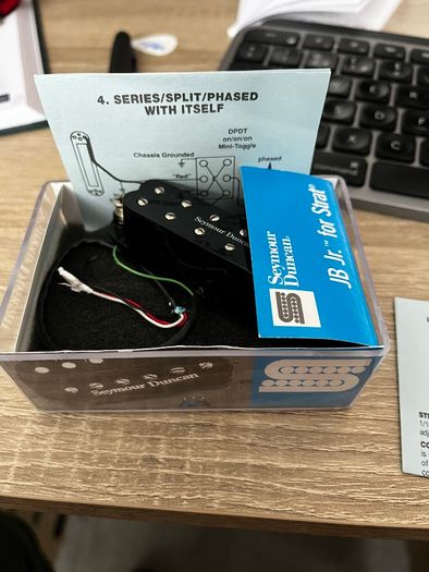 Assortment of Fender Stratocaster pickups - Duncan + G&L
