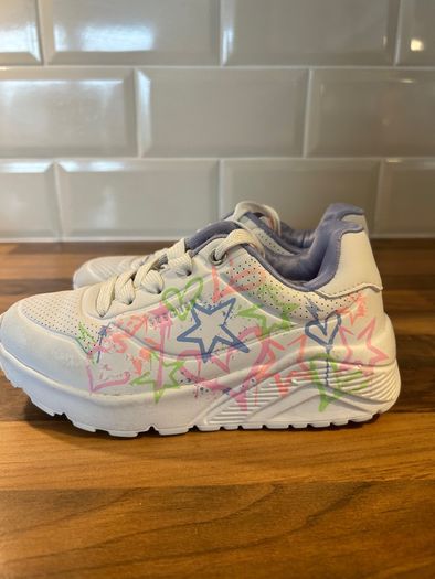 kids sketcher trainers