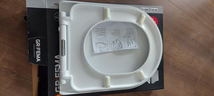 Toilet seat