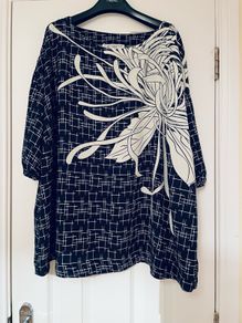 Carolyn Donnelly Top Navy Size 16