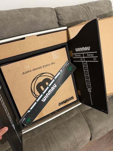 Winmau Dartboard and Cabinet