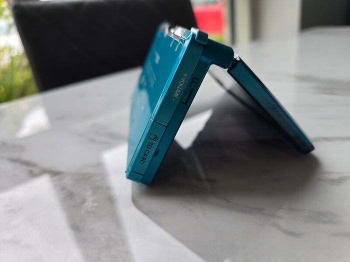 Nintendo 3ds aqua blue