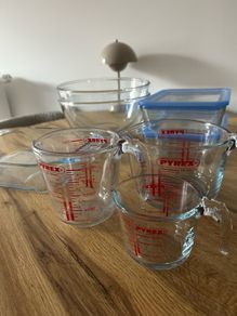 Pyrex set; Tupperware, mixing bowl, jugs and casserole dish (as good as new)