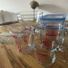 Pyrex set; Tupperware, mixing bowl, jugs and casserole dish (as good as new)