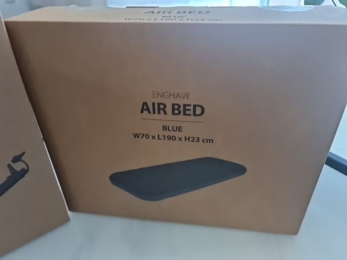 air bed and hand pump