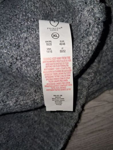 x2 Bundle - Brand New Primark Family Jumper - Size - XL - RRP - 16.00 & Brand New Tossle Hat - One Size - RRP - 5.00 = 21.00