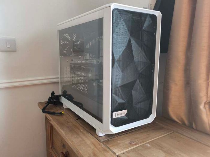 [LIKE NEW] Gaming PC - High end RTX 4070 Ti Super 16GB, AMD Ryzen 7 9800x3d