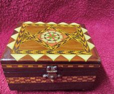 Vintage Musical Jewellery / Trinket Box