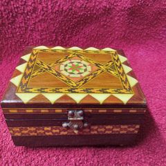 Vintage Musical Jewellery / Trinket Box