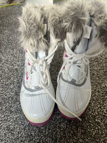 Snow boots