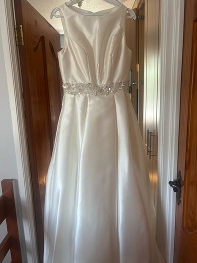 wedding dress never worn