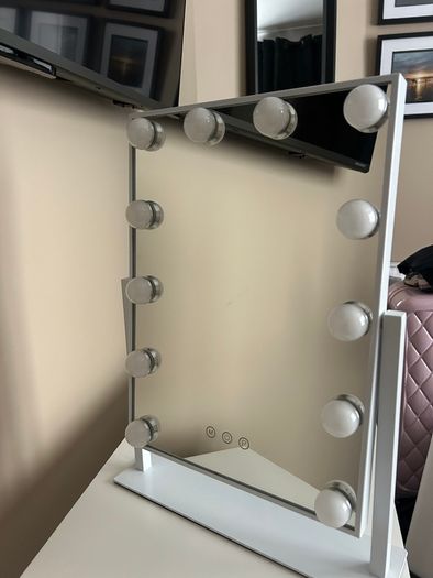 LED mirror with 3 light settings