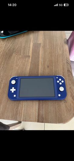 Nintendo Switch Lite + Zelda: Breath of The Wild + Case