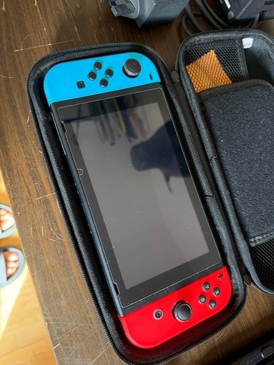 Nintendo Switch + Zelda BOTW ideal condition full pack + cases + protection glass