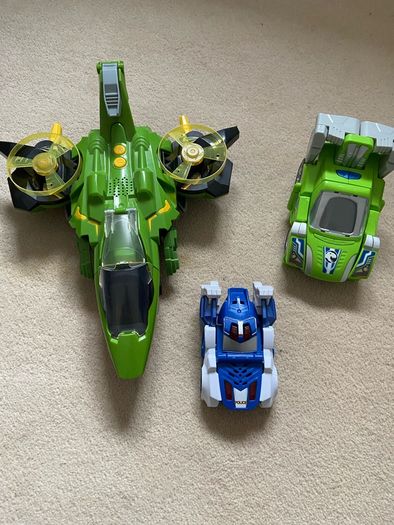 3x transformers  switch and go dino witch sounds and lights   Excellent condition like new  Perfect working order