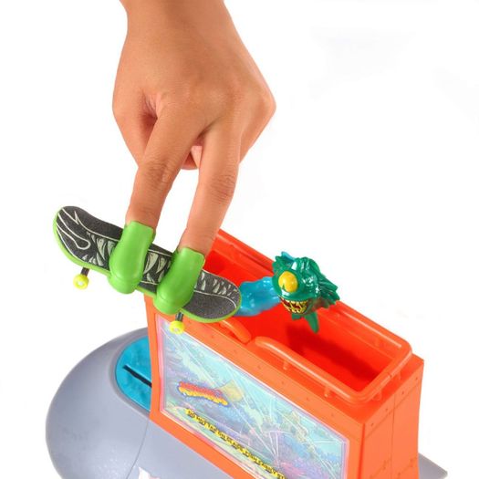 Hot Wheels Skate Aquarium Skatepark playset