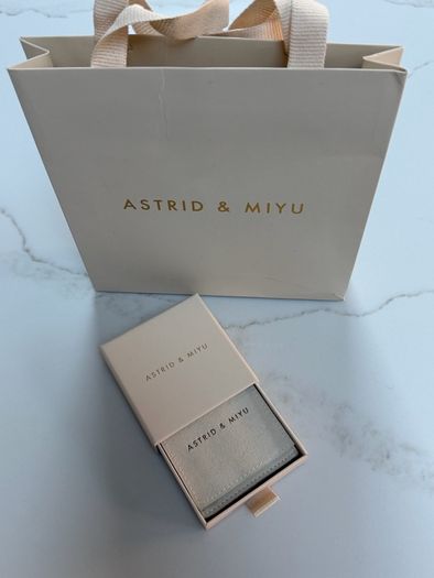 Astrid & Miyu