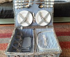 4-Person Luxury Picnic Hamper