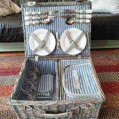 4-Person Luxury Picnic Hamper