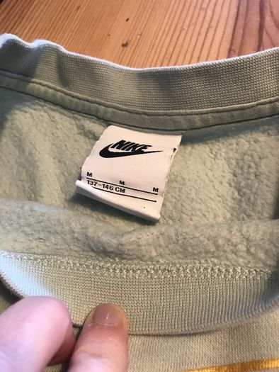 Nike crewneck sweatshirts  size medium 137cm-146cm