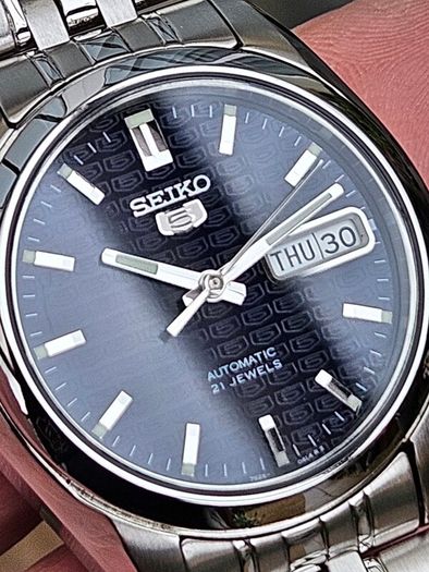 Watch Seiko 5 Automatic.