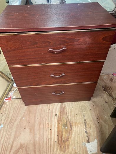 chest of drawers