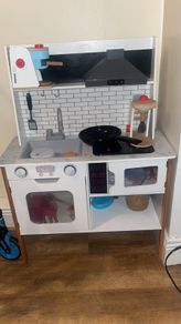 kids play kitchen