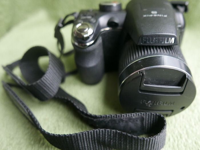 Fuji Fujifilm Finepix S S4000 bridge travel super zoom 30x 24mm wide 14mp camera +SD Card, works well