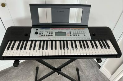 Yamaha YPT-260 Keyboard, Stand & Stool
