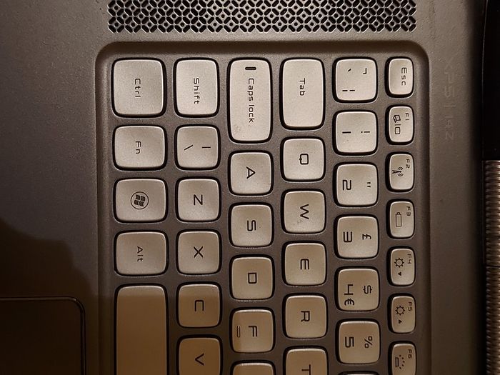 DELL XPS 14z, Intel Core i5-2430M CPU, 2.4GHz, 6GB Ram, 500GB HDD, Windows 10 Pro, Microsoft Edge, Chrome and VLC