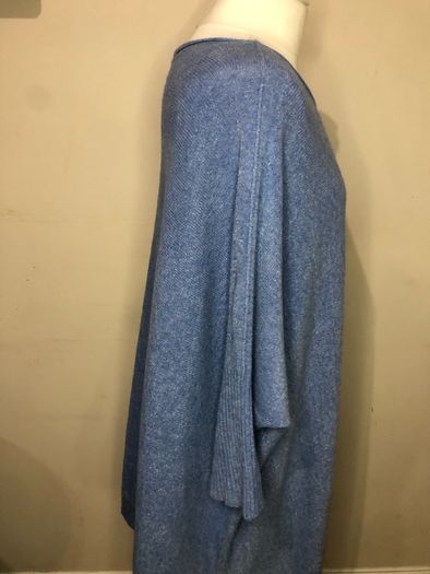 Blue woolly jumper (size 24)