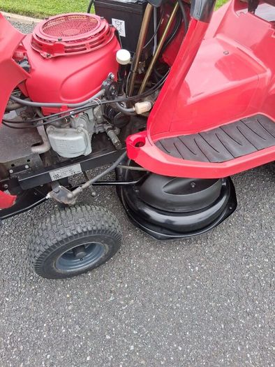 Honda HF 2315 V-Twin Hydrostatic Ride on Lawnmower