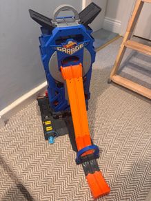 Hot wheels garage