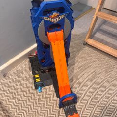 Hot wheels garage