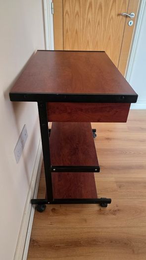 Portable computer desk with wheels