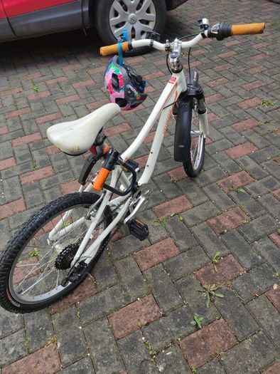 Kryptonite lock included! Specialized Hotrock 20 kids bike