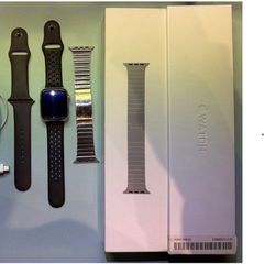 Apple Watch Series 8 Stainless Steel Case with Silver Link Bracelet