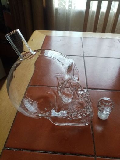 New glass crystal SKULL Decanter. 1000ml fill.