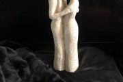 statue