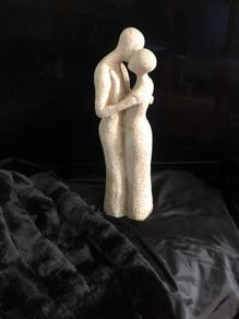 statue