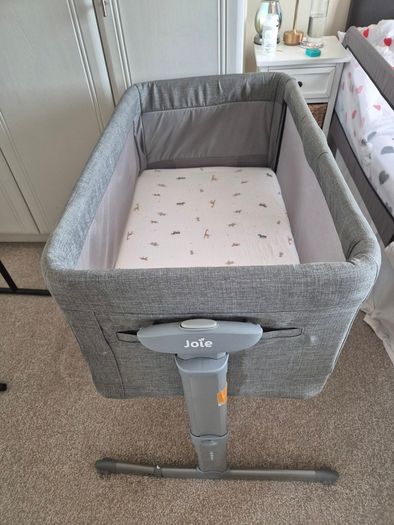 Joie Roomie Co-Sleeper Crib  Excellent Condition