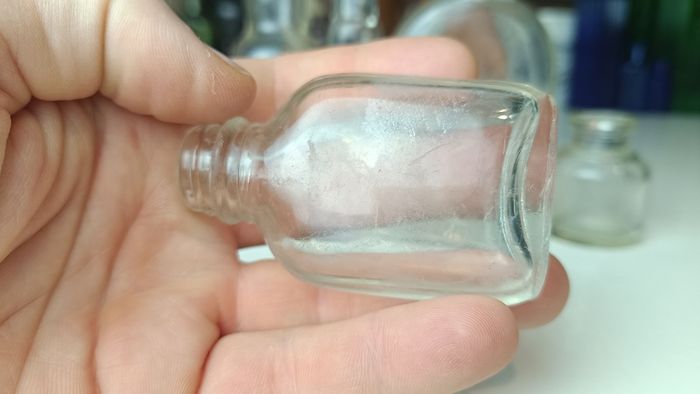 499 - Set of 6 Vintage Clear Glass Screw Cork Top Collectible Decorative Bottles and Jars