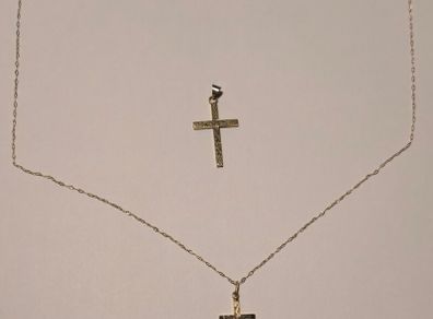 2 cross pendants in 9ct gold