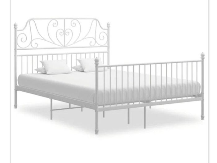 2 x Beautiful Matching Very Sturdy White Metal 4Ft 6 Double Bed Frames - Can Deliver