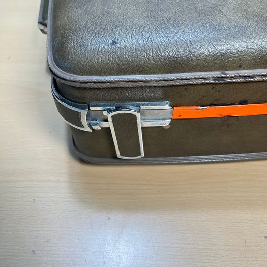 American Tourister Vintage Hard Shell Suitcase Brown - 90s - Vintage NO KEY Prop